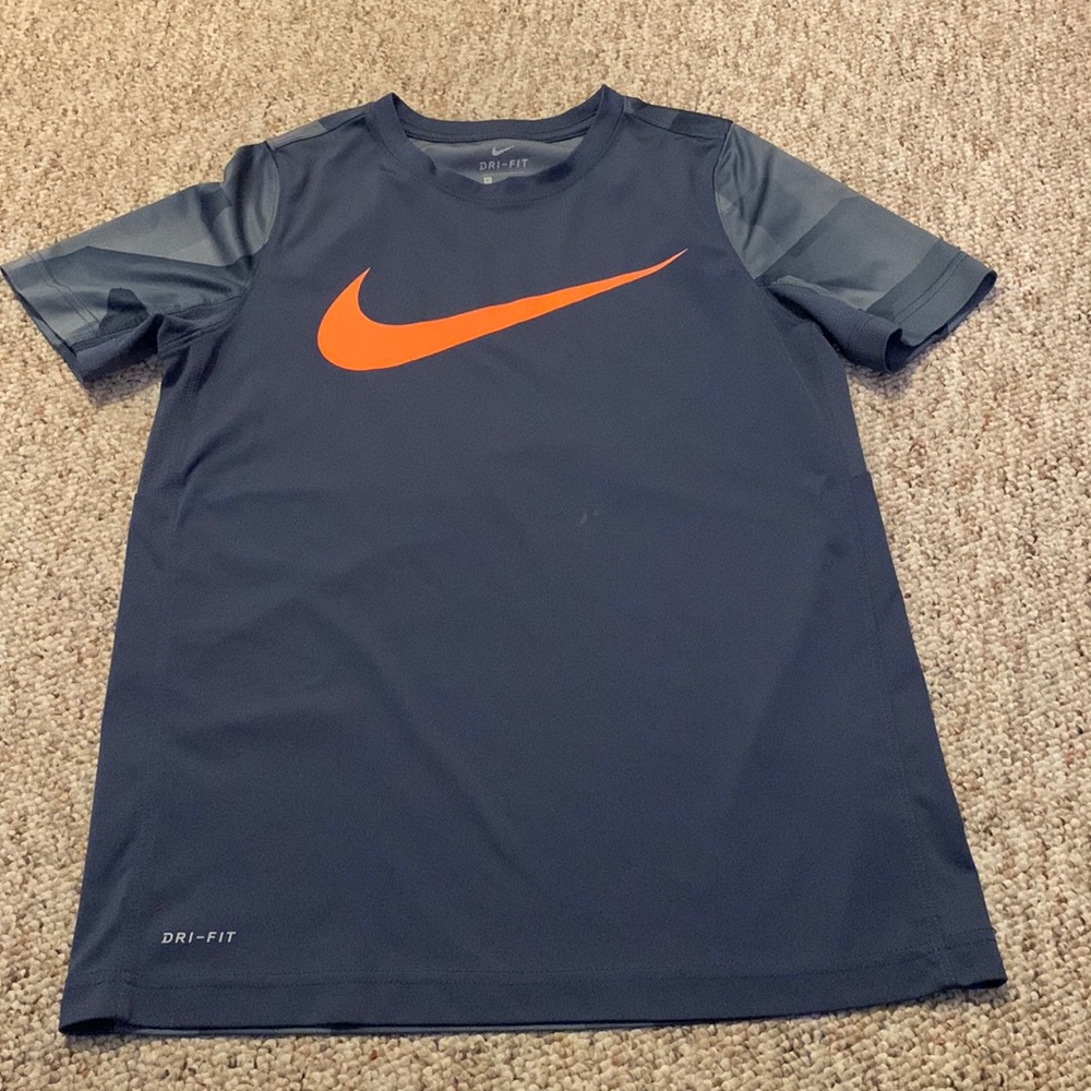 Boys Nike slicky dri-fit tshirt size large